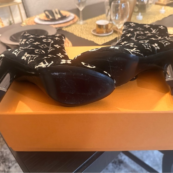 Authentic Louis Vuitton boots - Picture 3 of 4